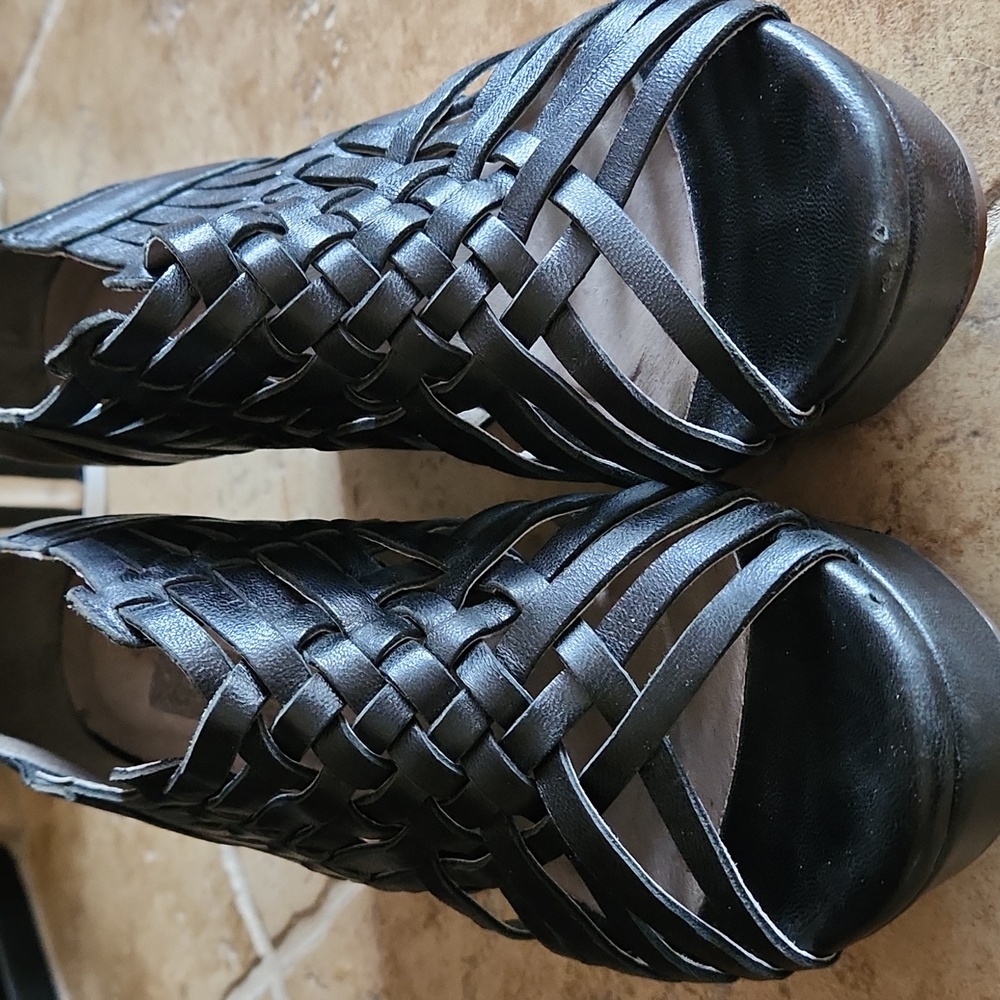 Black Wedge Sandals Womans Size 8 - Picture 2 of 10